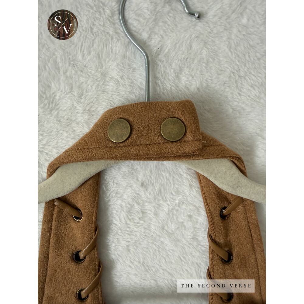 NWT Faux Suede Tan Halter Top W/ Lace Up Detail Festival Size Medium - Picture 6 of 9